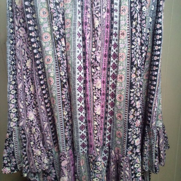 Altar'd State Blouse M Cut-Out Short Bell Sleeve Flowing Floral Colorful - Picture 3 of 15